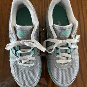 Nike REAX sneakers, Size 9 medium